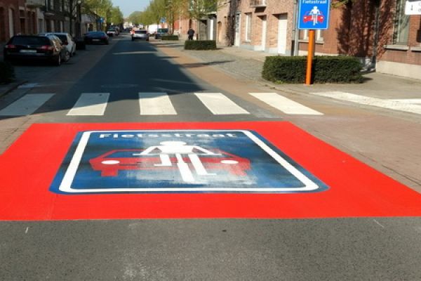 deerlijk-fietstraat-voor-03EE178D22-F93E-D71A-8F60-C9DE1F04D641.jpg